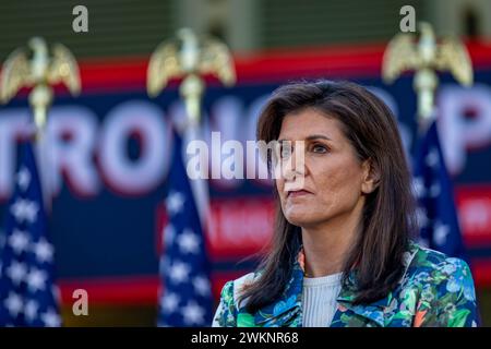 BEAUFORT, SOUTH CAROLINA – 21. FEBRUAR: Der ehemalige UN-Botschafter Nikki Haley spricht bei einer Wahlkampagne im Henry C. Chambers Waterfront Park am 21. Februar 2024 in Beaufort, South Carolina. Haley hat gelobt, im republikanischen Präsidentschaftswettlauf gegen Donald Trump zu bleiben, unabhängig vom Ausgang der Vorwahl in South Carolina am Samstag, und sagte, sie werde dem Druck des ehemaligen Präsidenten und seiner Verbündeten nicht nachgeben. (Foto: Michael Nigro/SIPA USA) Credit: SIPA USA/Alamy Live News Stockfoto