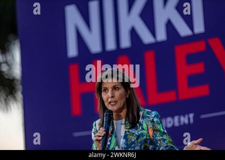 BEAUFORT, SOUTH CAROLINA – 21. FEBRUAR: Der ehemalige UN-Botschafter Nikki Haley spricht bei einer Wahlkampagne im Henry C. Chambers Waterfront Park am 21. Februar 2024 in Beaufort, South Carolina. Haley hat gelobt, im republikanischen Präsidentschaftswettlauf gegen Donald Trump zu bleiben, unabhängig vom Ausgang der Vorwahl in South Carolina am Samstag, und sagte, sie werde dem Druck des ehemaligen Präsidenten und seiner Verbündeten nicht nachgeben. (Foto: Michael Nigro/SIPA USA) Credit: SIPA USA/Alamy Live News Stockfoto