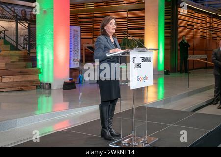 New York, Usa. Februar 2024. NEW YORK, NEW YORK – 21. FEBRUAR: New Yorker Gouverneur Katy Hochul spricht bei Googles Ribbon-Zeremonie in St. John Terminal am 21. Februar 2024 in New York City. Quelle: Ron Adar/Alamy Live News Stockfoto