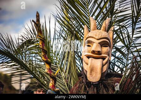 Lazarim, Portugal. Februar 2024. Während der Karnevalsparade in Lazarim wird ein Careto gesehen. In Lazarim, Lamego, Nordportugal, wird während des Karnevals Entrudo gefeiert, mit Masken von Teufeln und Dämonen, die von den Handwerkern des Dorfes in Holz gemeißelt wurden, zieht der Karnevalsumzug durch die Straßen und zeigt Szenen der portugiesischen Kultur. (Credit Image: © Henrique Casinhas/SOPA Images via ZUMA Press Wire) NUR REDAKTIONELLE VERWENDUNG! Nicht für kommerzielle ZWECKE! Stockfoto