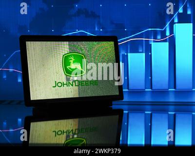 Deutschland. Februar 2024. In dieser Fotoabbildung ist das Logo der John Deere-Herstellerfirma auf einem Tablet zu sehen. (Foto von Igor Golovniov/SOPA Images/SIPA USA) *** ausschließlich für redaktionelle Nachrichten *** Credit: SIPA USA/Alamy Live News Stockfoto
