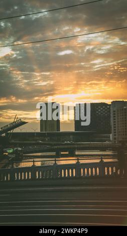 Blick von Melbourne, der wunderschönen Hauptstadt von Victoria. Ununterbrochene Bewegung, wunderschöne Landschaft und Wolkenkratzer. Stockfoto