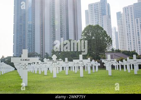 Jakarta, Indonesien - 21. Februar 2024: Ein Foto des Menteng Pulo Memorial Cemetery - dem niederländischen Kriegsfriedhof in Jakarta, Indonesien. Stockfoto