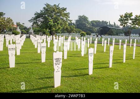 Jakarta, Indonesien - 21. Februar 2024: Ein Foto des Menteng Pulo Memorial Cemetery - dem niederländischen Kriegsfriedhof in Jakarta, Indonesien. Stockfoto