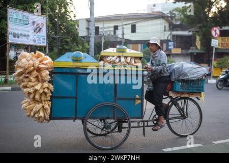 Jakarta, Indonesien - 21. Februar 2024: Menschen auf den Straßen von Jakarta, Indonesien. Stockfoto