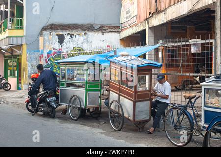 Jakarta, Indonesien - 21. Februar 2024: Menschen auf den Straßen von Jakarta, Indonesien. Stockfoto