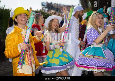 Nizza, Frankreich. Februar 2024. King of Pop First Flower Parade findet am 21. Februar 2024 in Nizza, Südfrankreich statt. Der Karneval in Nizza, der wichtigste internationale Karneval Frankreichs, ist das wichtigste Winterevent an der Cote d'Azur. Zwei Wochen Festlichkeiten erwecken die Stadt Nizza zum Leben, die „Karnevalsparaden“ („Corsi“) Tag und Nacht und die eleganten „Blumenparaden“ stehen auf dem Programm. Foto: Shootpix/ABACAPRESS.COM Credit: Abaca Press/Alamy Live News Stockfoto
