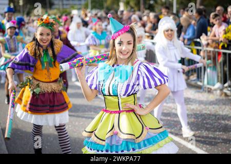 Nizza, Frankreich. Februar 2024. King of Pop First Flower Parade findet am 21. Februar 2024 in Nizza, Südfrankreich statt. Der Karneval in Nizza, der wichtigste internationale Karneval Frankreichs, ist das wichtigste Winterevent an der Cote d'Azur. Zwei Wochen Festlichkeiten erwecken die Stadt Nizza zum Leben, die „Karnevalsparaden“ („Corsi“) Tag und Nacht und die eleganten „Blumenparaden“ stehen auf dem Programm. Foto: Shootpix/ABACAPRESS.COM Credit: Abaca Press/Alamy Live News Stockfoto