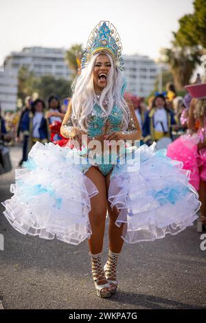 Nizza, Frankreich. Februar 2024. King of Pop First Flower Parade findet am 21. Februar 2024 in Nizza, Südfrankreich statt. Der Karneval in Nizza, der wichtigste internationale Karneval Frankreichs, ist das wichtigste Winterevent an der Cote d'Azur. Zwei Wochen Festlichkeiten erwecken die Stadt Nizza zum Leben, die „Karnevalsparaden“ („Corsi“) Tag und Nacht und die eleganten „Blumenparaden“ stehen auf dem Programm. Foto: Shootpix/ABACAPRESS.COM Credit: Abaca Press/Alamy Live News Stockfoto