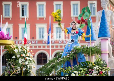 Nizza, Frankreich. Februar 2024. King of Pop First Flower Parade findet am 21. Februar 2024 in Nizza, Südfrankreich statt. Der Karneval in Nizza, der wichtigste internationale Karneval Frankreichs, ist das wichtigste Winterevent an der Cote d'Azur. Zwei Wochen Festlichkeiten erwecken die Stadt Nizza zum Leben, die „Karnevalsparaden“ („Corsi“) Tag und Nacht und die eleganten „Blumenparaden“ stehen auf dem Programm. Foto: Shootpix/ABACAPRESS.COM Credit: Abaca Press/Alamy Live News Stockfoto
