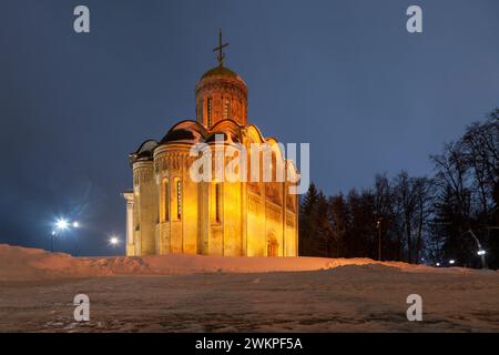 Nachtblick auf St.. Demetrius-Kathedrale in Wladimir, Russland. Stockfoto