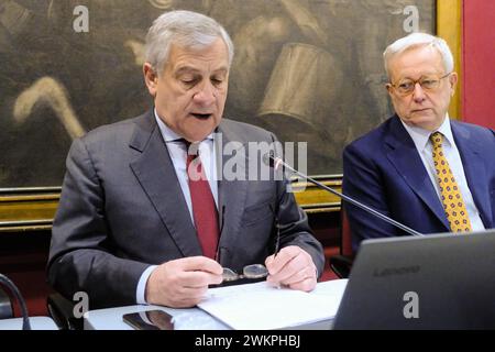 Foto Mauro Scrobogna/LaPresse 22-02-2024 Roma (Italia) - Politica - Camera dei Deputati, Commissioni riunite, Esteri della Camera Esteri e difesa del Senato, audizione del Ministro degli Esteri - Nella foto: IL Ministro degli esteri Antonio Tajani durante la sua audizione sull' intesa di cooperazione e sicurezza tra Italia e Ucraina davanti alle Commissioni presiedute da Stefania Craxi e Giulio Tremonti 22. Februar 2024 Rom (Italien)- Politik - Abgeordnetenkammer, gemeinsame Kommissionen, auswärtige Angelegenheiten der Kammer Auswärtige Angelegenheiten und Verteidigung des Senats, Anhörung des Ministers von Stockfoto