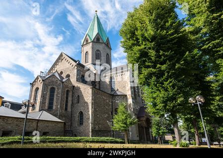 Essen, Deutschland - 21. August 2022: Basilika St. Ludgerus, Abteikirche, mit dem Schrein der Heiligen Ludgerus, in der Krypta, in Essen-Werden, Nordrhein- Stockfoto