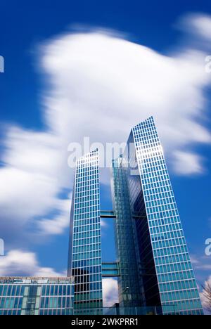 Highlight Towers, die Unternehmen Fujitsu und IBM gehören zu den aktuellen Mietern in München, Bayern, Deutschland Stockfoto