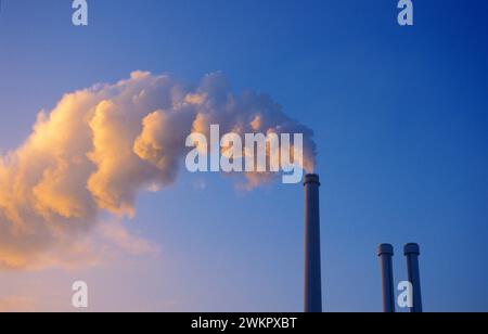 Kraftwerk Süd, Heizkraftwerk Süd im Winter, München, Bayern, Deutschland Stockfoto