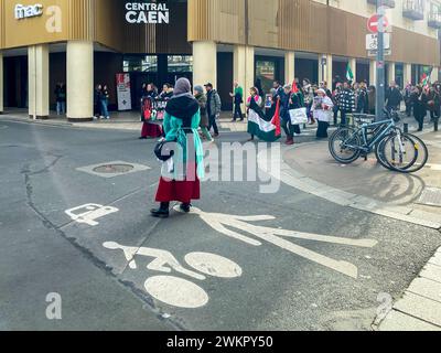 Frankreich, Caen 17. Februar 2024. Proteste auf den Straßen gegen den Krieg in Palästina, Demonstranten auf den Straßen von Caen Stockfoto