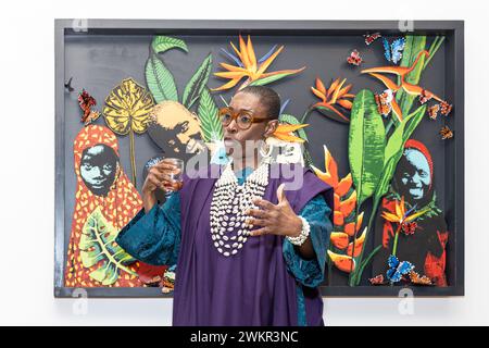 London, Großbritannien. Februar 2024. Künstler Peju Alatise. Die Rele Gallery wird mit einer neuen Galerie in der Dover Street, Mayfair, nach Europa erweitert. Die Galerie, gegründet in Lagos und LA, startet mit ihrer Eröffnungsausstellung „We Came with the Last Rain“ mit Werken des Künstlers Peju Alatise, die vom 22. März bis 23. April 2024 läuft. Quelle: Imageplotter/Alamy Live News Stockfoto