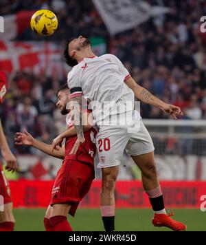 Sevilla, 28.01.2024. Spieltag 22. Das Ligaspiel wurde im Ramón Sánchez-Pizjuan-Stadion zwischen Sevilla FC und Osasuna ausgetragen, das Ergebnis war ein Unentschieden von 1-1. Isaac Romero leitet einen Ball in der Gegend von Osasuna. Foto: Manuel Gómez. ARCHSEV. Quelle: Album / Archivo ABC / Manuel Gómez Stockfoto