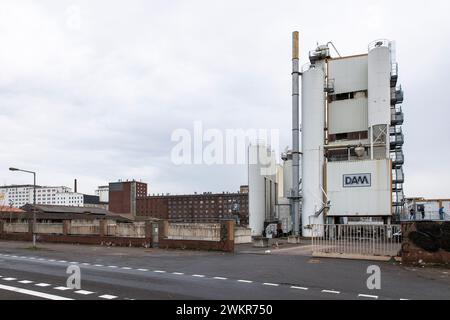 Asphaltmischwerk der Deutschen Asphalt GmbH, einem Unternehmen der Strabag AG im Deutzer Hafen, wo in den nächsten Jahren ein neues Stadtviertel errichtet wird, Stockfoto