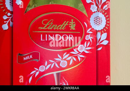 Lindt Lindor Milchschokolade-Osterei Stockfoto