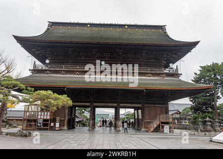 Nagano, Japan. Das Sanmon oder Sangedatsumon (Tor der drei Befreiungen), ein Nationalschatz und Teil des japanischen Zen-Buddhistischen Tempels Zenko-JI Stockfoto