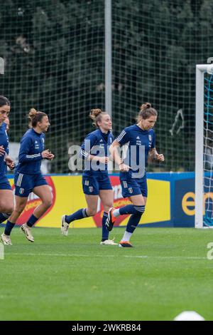 Florenz, Italien. Februar 2024. Florenz, Italien, 23. Februar 2024: Elena Linari (Italien) und Teamkollegen beim letzten Training vor dem Freundschaftsspiel der Frauen zwischen Italien und Irland im Viola Park Stadion in Florenz (FI), Italien. (Sara Esposito/SPP) Credit: SPP Sport Press Photo. /Alamy Live News Stockfoto