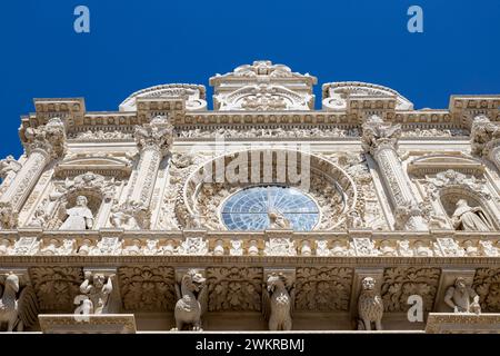 Detail der Basilika des Heiligen Kreuzes (Santa Croce) im historischen Zentrum von Lecce, Apulien, Italien Stockfoto