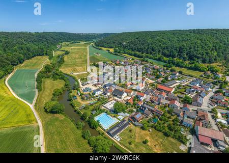 Blick auf das idyllische Altmühltal bei Breitenfurt bei Eichstätt Stockfoto