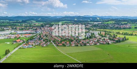 Luftaufnahme der Region um den Kurort Neutrauchburg bei Isny im Allgäu Stockfoto