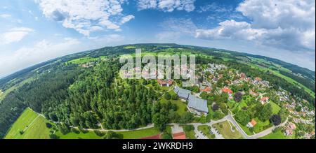 Luftaufnahme der Region um den Kurort Neutrauchburg bei Isny im Allgäu Stockfoto