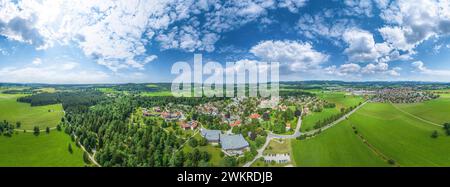 Luftaufnahme der Region um den Kurort Neutrauchburg bei Isny im Allgäu Stockfoto