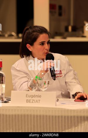 Eugénie Béziat, eine der seltenen Sterneköche, Mitglied der Jury für die Trophée Jean-Rougié in Sarlat im Périgord Noir. Diese gastronomische Bar Stockfoto