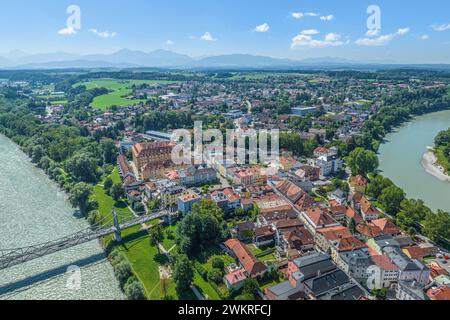 Luftaufnahme der beiden Grenzstädte Laufen und Oberndorf an der Salzach Stockfoto