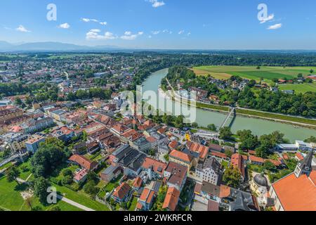 Luftaufnahme der beiden Grenzstädte Laufen und Oberndorf an der Salzach Stockfoto