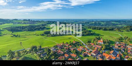 Sonniger Spätsommerabend bei Grainbach an den Hochries im Landkreis Rosenheim in Oberbayern Stockfoto