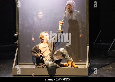 Penthesilea - ein Requiem VON Nino Haratischwili Regie Nino Haratischwili mit Almut Zilcher, Eka Nizharadze, Anano Makharadze, Manuel Harder, Jens Koch, am 21.02.2024 in Berlin, DT Bühne, Deutsches Theater, Kammer, Deutschland *** Penthesilea Ein Requiem VON Nino Haratischwili Regie: Nino Haratischwili mit Almut Zilcher, Eka Nizharadze, Anano Makharadze, Manuel Harder, Jens Koch, am 21 02 2024 in Berlin, DT Bühne, Deutsches Theater, Kammer, Deutschland Stockfoto