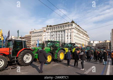 Bauern mit Traktoren auf dem Syntagma-Platz nehmen an einer Protestkundgebung Teil. Stockfoto