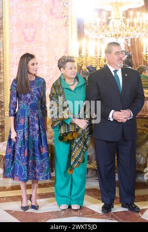 Madrid. Spanien. 20240222, Königin Letizia von Spanien, besucht Sandra Torres ein Mittagessen im Königspalast am 22. Februar 2024 in Madrid, Spanien Stockfoto