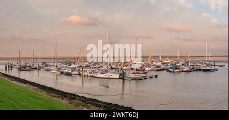 Panorama des Hafenhafens der Insel Langeoog, Ostfriesland, Niedersachsen, Deutschland Stockfoto