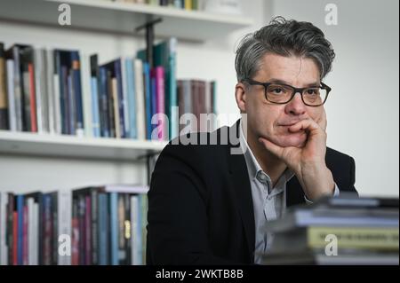 22. Februar 2024, Sachsen-Anhalt, Halle (Saale): Christian Philipsen, Generaldirektor der Kulturstiftung Sachsen-Anhalt, gibt ein Interview. Die Stiftung ist eine unabhängige staatliche Stiftung des öffentlichen Rechts. Sie verwaltet Burgen, Schlösser, Kathedralen und Klöster mit ihren Museen und Sammlungen. Foto: Heiko Rebsch/dpa Stockfoto