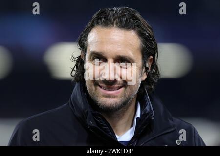 Neapel, Italien. Februar 2024. Der ehemalige Spieler Luca Toni blickt am 21. Februar 2023 im Stadio Maradona in Neapel auf das Achtelfinale der UEFA Champions League vor dem FC Barcelona und dem SSC Napoli. Quelle: Marco Canoniero/Alamy Live News Stockfoto