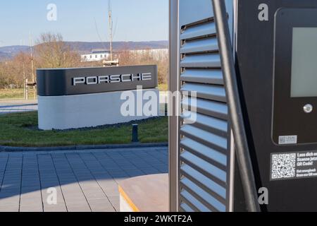 Porsche Charging Lounge Bingen am rhein, Power Charger Elektrofahrzeug, Ladestation, Elektrofahrzeug in Europa, alternative Energie, Technologie Stockfoto