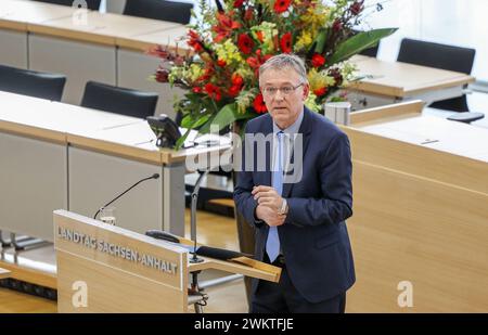 Der Landtag von Sachsen-Anhalt hat den 100. Gruendungstag des Reichsbanners Schwarz-Rot-Gold mit einem Festakt gewuerdigt Foto vom 22.02.2024: Die Festrede hielt Prof. Dr. Benjamin Ziemann. Anschliessend fand die Einweihung der Reichsbanner-Gedenkstele und eine Kranzniederlegung mit militaerischen Ehren vor dem Landtagsgebaeude statt. Der Blick zeigt uns Vorbilder, die uns im heutigen Kampf bestaerken , sagte Landtagspraesident Gunnar Schellenberger CDU in seiner Festansprache. Das Reichsbanner Schwarz-Rot-Gold war am 22. Februar 1924 in Magdeburg von Mitgliedern der SPD, der katholi Stockfoto