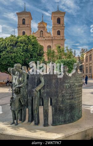 Denkmal für Menschenrechte, Bronzeskulpturgruppe von Mariano González Beltrán, auf der Plaza de Santo Domingo, Stadt Murcia, Spanien, Europa. Stockfoto