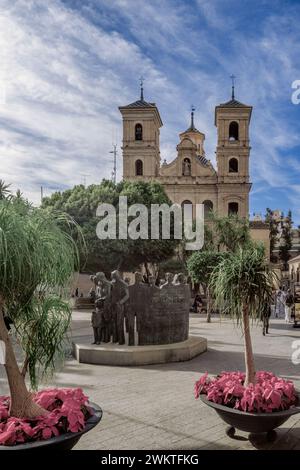 Denkmal für Menschenrechte, Bronzeskulpturgruppe von Mariano González Beltrán, auf der Plaza de Santo Domingo, Stadt Murcia, Spanien, Europa. Stockfoto