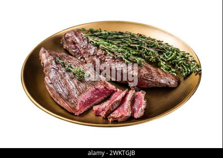 BBQ gegrilltes Bavette Bavet Rindfleisch Steak mit Kräutern auf einem Teller. Isoliert auf weißem Hintergrund Stockfoto