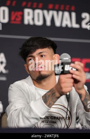 Mexiko-Stadt, Ciudad de Mexico, Mexiko. Februar 2024. 21. Februar 2024, Mexiko-Stadt: Brandon Royval spricht während der UFC Fight Night Pressekonferenz im Presidente Intercontinental Hotel. Am 21. Februar 2024 in Mexiko-Stadt, Mexiko. (Credit Image: © Luis Marin/eyepix via ZUMA Press Wire) NUR REDAKTIONELLE VERWENDUNG! Nicht für kommerzielle ZWECKE! Stockfoto