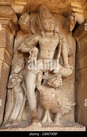 Vishnu reitet auf seinem Garuda Vahana, Durga Tempel, Aihole Tempel, Badami, Bagalkot, Karnataka, Indien Stockfoto