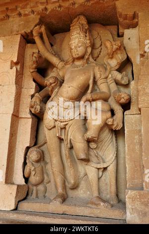 Shiva mit Nandi dem Stier, Durga Tempel, Aihole Tempel, Badami, Bagalkot, Karnataka, Indien Stockfoto