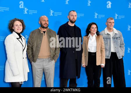 Lina Flint, dar Salim, Gustav Möller, Sidse Babett Knudsen und Sebastian Bull beim Photocall zum Kinofilm Vogter / Sons auf der Berlinale 2024 / 74. Internationale Filmfestspiele Berlin im Hotel Grand Hyatt. Berlin, 22.02.2024 *** Lina Flint, dar Salim, Gustav Möller, Sidse Babett Knudsen und Sebastian Bull beim Fotobesuch zum Spielfilm Vogter Söhne auf der Berlinale 2024 74 Berlin International Film Festival im Hotel Grand Hyatt Berlin, 22 02 2024 Foto:Xn.xKubelkax/xFuturexImagex vogter 4202 Stockfoto